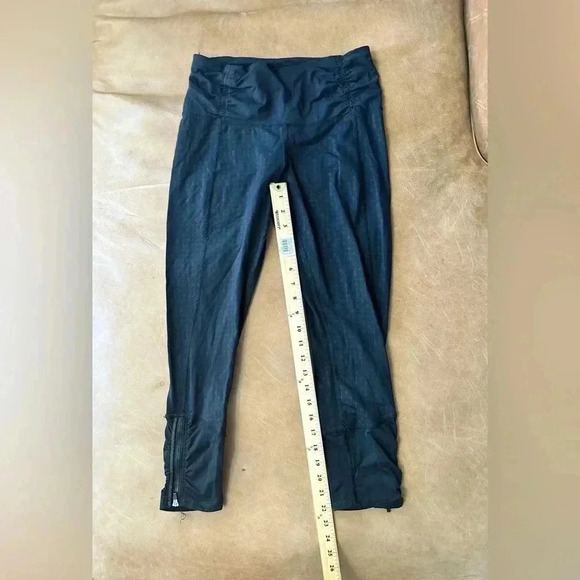 Lululemon Black Print Leggings Scrunched With Zippers Size 6 - Picture 5 of 12